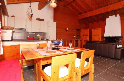 Leytron House | Beautiful private villa for 8 people with TV, terrace and pets allowed