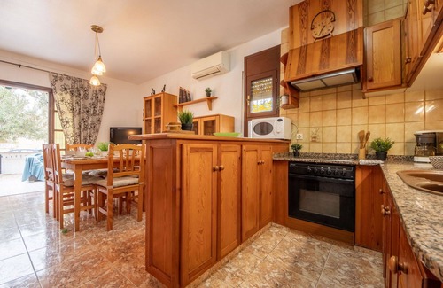 Riumar Villa | Beautiful private villa for 4 guests with WIFI, A/C, TV, patio, pets allowed and parking