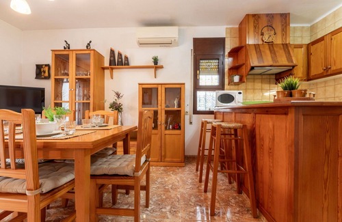 Riumar Villa | Beautiful private villa for 4 guests with WIFI, A/C, TV, patio, pets allowed and parking