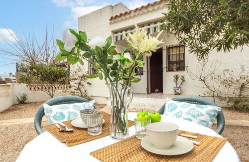 Riumar Villa | Beautiful private villa for 4 guests with WIFI, A/C, TV, patio, pets allowed and parking