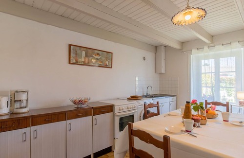 Plogoff House | Beautiful private villa for 5 people with TV, terrace, pets allowed and panoramic view