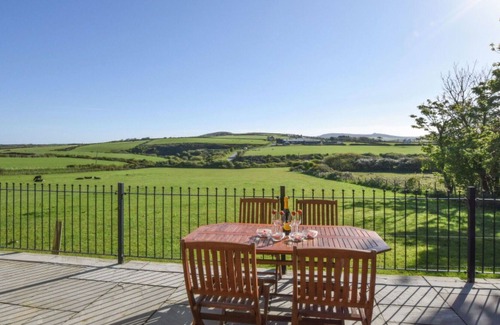 Aberdaron House | Beautiful private villa for 6 people with WIFI, TV, patio, panoramic view and parking