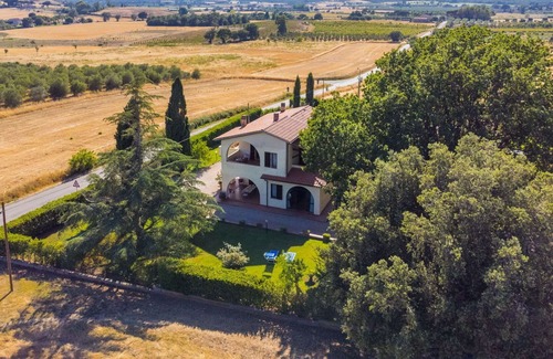 Capalbio House | Beautiful private villa for 14 guests with A/C, WIFI, TV, patio, pets allowed and parking