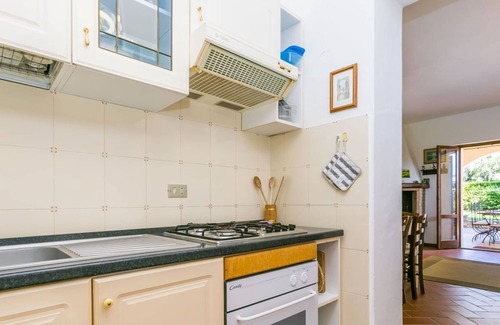 Capalbio House | Beautiful private villa for 14 guests with A/C, WIFI, TV, patio, pets allowed and parking