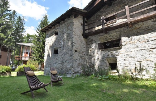 Madesimo House | Beautiful private villa for 8 guests with WIFI, hot tub, TV, terrace, pets allowed and parking
