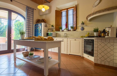Fabbrica Villa | Beautiful private villa for 13 people with A/C, pool, WIFI, TV, panoramic view and parking