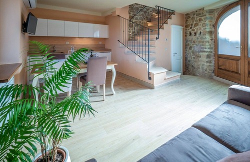 Seggiano House | Beautiful private villa for 4 guests with WIFI, A/C, hot tub, TV, terrace and panoramic view