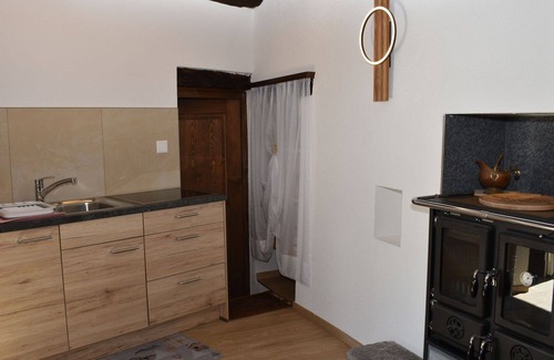 Gudo House | Beautiful private villa for 2 guests with WIFI, TV, patio and pets allowed