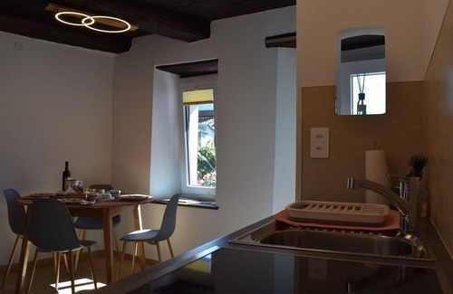 Gudo House | Beautiful private villa for 2 guests with WIFI, TV, patio and pets allowed