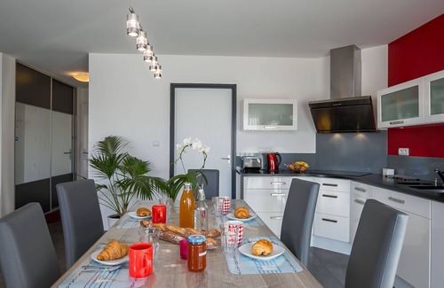 Goulven House | Beautiful private villa for 4 guests with WIFI, TV and terrace