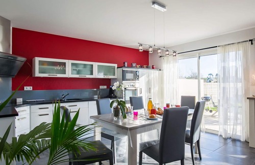 Goulven House | Beautiful private villa for 4 guests with WIFI, TV and terrace