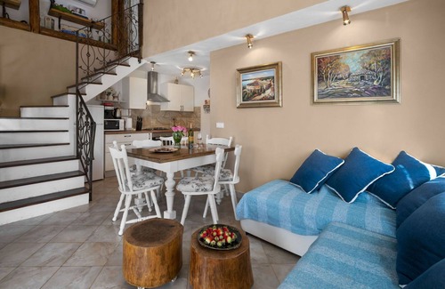 Loborika House | Beautiful private villa with WIFI, hot tub, A/C, private pool, TV, terrace, pets allowed and par.