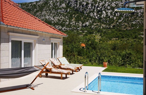 Tucepi House | Beautiful private villa for 6 people with A/C, private pool, WIFI, TV, terrace and parking
