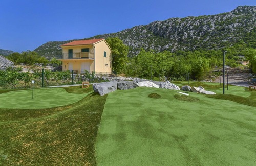 Tucepi House | Beautiful private villa for 6 people with A/C, private pool, WIFI, TV, terrace and parking
