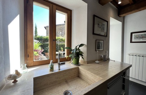 Cortona Old Town House | Beautiful private villa for 4 guests with A/C, WIFI