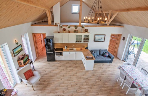 Kierwik House | Beautiful private villa with hot tub, WIFI, TV, terrace, pets allowed and panoramic view