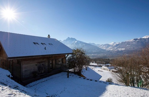 Ollon House | Beautiful private villa for 8 guests with WIFI, TV and balcony