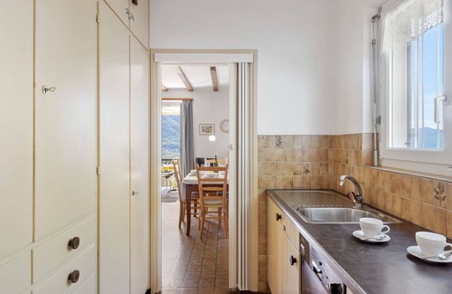 Gordola House | Beautiful private villa for 4 people with WIFI, TV, balcony, pets allowed and panoramic view