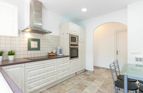 Cadaques House | Beautiful private villa for 6 people with WIFI, A/C, TV, patio, pets allowed and parking