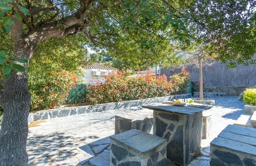 Cadaques House | Beautiful private villa for 6 people with WIFI, A/C, TV, patio, pets allowed and parking
