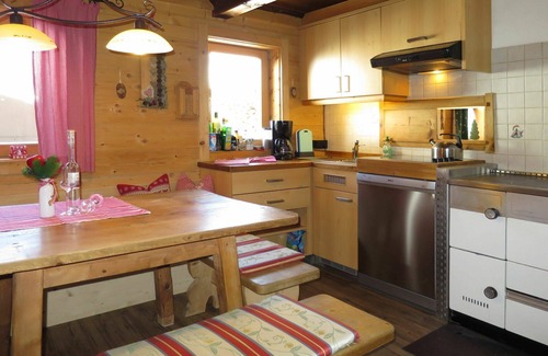Hippach House | Beautiful private villa for 13 people with WIFI, TV, terrace, pets allowed and parking