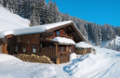 Hippach House | Beautiful private villa for 13 people with WIFI, TV, terrace, pets allowed and parking