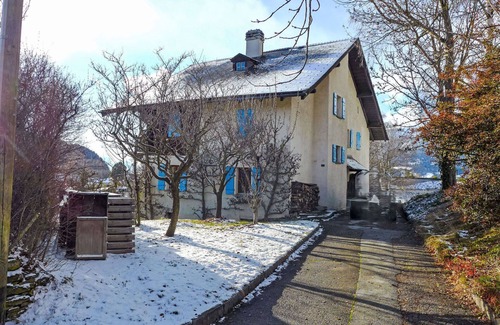 Lens House | Beautiful private villa for 10 guests with WIFI, TV, balcony and panoramic view