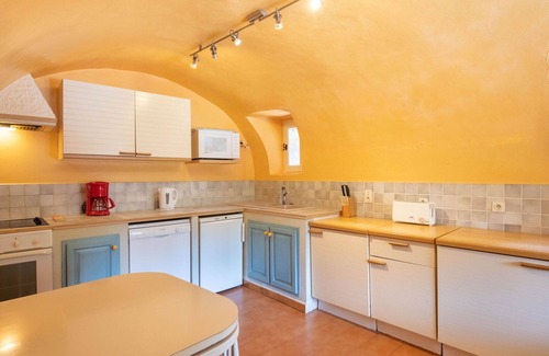 Mons House | Beautiful private villa for 7 guests with pool, A/C, WIFI, TV and patio