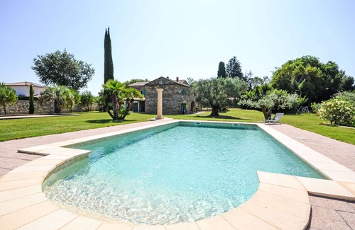 Mons House | Beautiful private villa for 7 guests with pool, A/C, WIFI, TV and patio