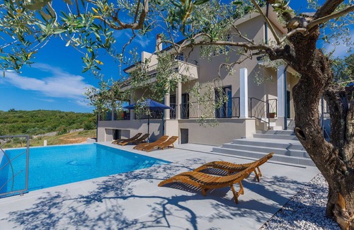 Nova Vas House | Beautiful private villa for 12 guests with WIFI, A/C, private pool, TV, terrace and parking