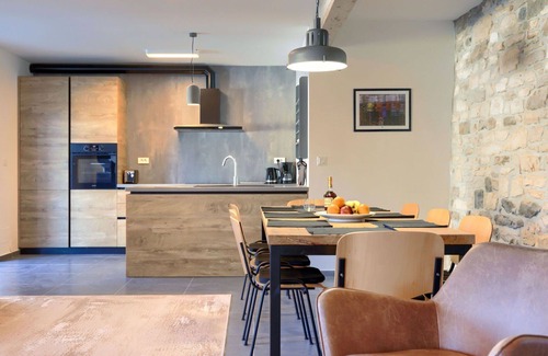 Groznjan House | Beautiful private villa for 6 guests with A/C, private pool, WIFI, hot tub, TV, terrace and park.