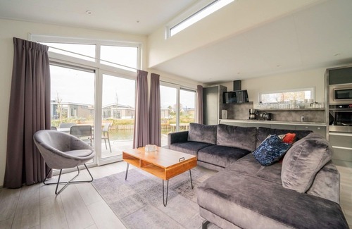 Linden House | Beautiful private villa for 6 guests with WIFI, TV, terrace and parking