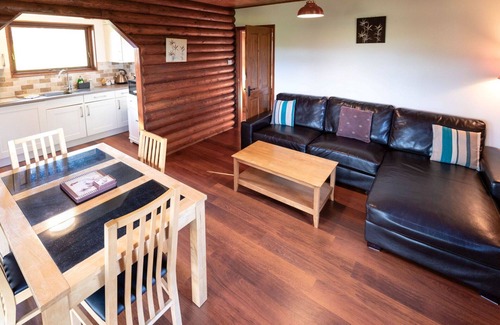 Fivelanes House | Beautiful private villa for 4 guests with WIFI, hot tub, TV, patio, pets allowed and panoramic v.