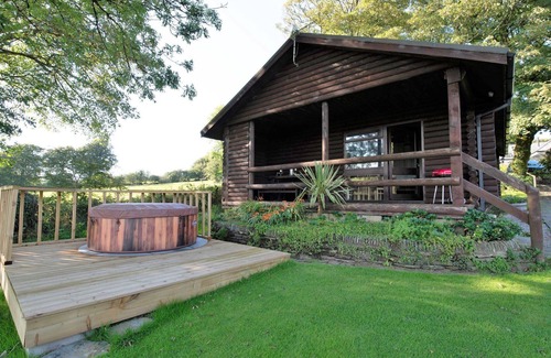 Fivelanes House | Beautiful private villa for 4 guests with WIFI, hot tub, TV, patio, pets allowed and panoramic v.