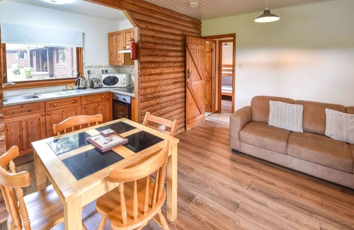 Fivelanes House | Beautiful private villa for 4 people with hot tub, WIFI, TV, patio and pets allowed