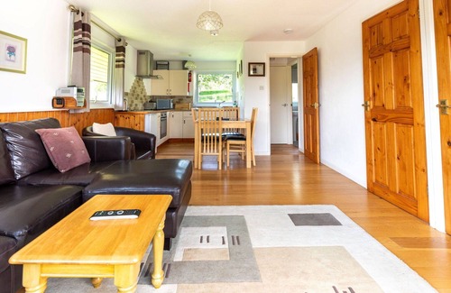 Fivelanes House | Beautiful private villa for 4 guests with hot tub, WIFI, TV and patio