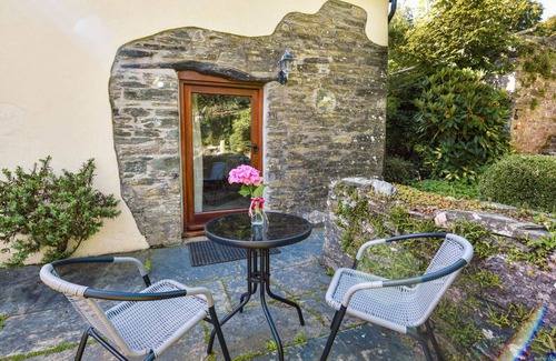 Fivelanes House | Beautiful private villa for 2 guests with WIFI, hot tub, TV, patio and pets allowed