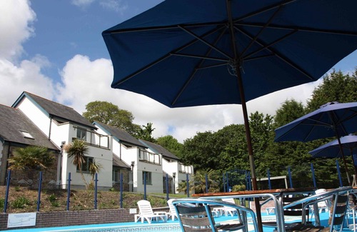 Carnon Downs House | Beautiful private villa for 4 guests with pool, WIFI, TV, patio and pets allowed