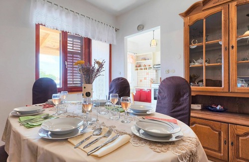 Muntic House | Beautiful private villa with private pool, WIFI, A/C, TV, patio, pets allowed and parking