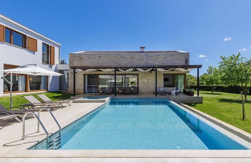 Sveti Petar u Sumi Villa | Beautiful private villa with A/C, WIFI, private pool, hot tub, TV, terrace, pets allowed and par.