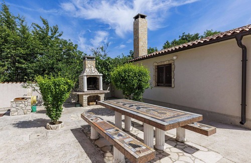 Rogocana House | Beautiful private villa for 12 guests with WIFI, private pool, TV, patio and parking
