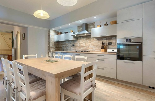 Divsici House | Beautiful private villa with WIFI, private pool, A/C, TV, terrace, pets allowed and parking