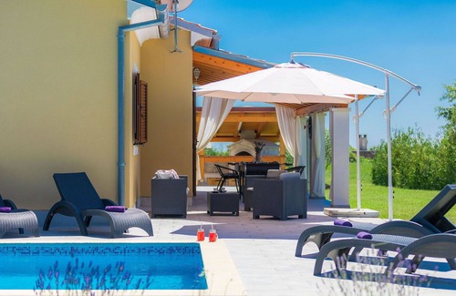 Juricev Kal House | Beautiful private villa for 10 people with private pool, A/C, WIFI, TV, terrace and parking