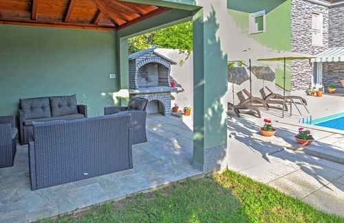 Viskovo House | Beautiful private villa for 6 people with WIFI, A/C, private pool, TV, terrace and parking