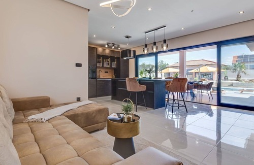 Zemunik Donji House | Beautiful private villa with A/C, WIFI, private pool, TV, terrace, pets allowed and parking