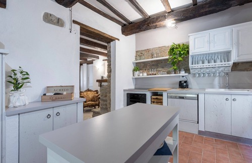 Pieve di Chio Villa | Beautiful private villa for 10 guests with WIFI, private pool and TV, close to Cortona