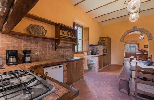 Bucine Villa | Beautiful private villa with WIFI, A/C, private pool, patio, pets allowed, panoramic view, parking