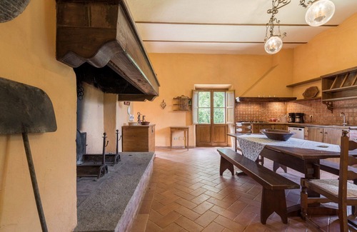 Bucine Villa | Beautiful private villa with WIFI, A/C, private pool, patio, pets allowed, panoramic view, parking