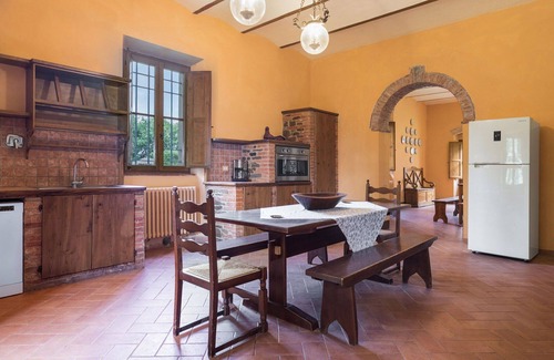 Bucine Villa | Beautiful private villa with WIFI, A/C, private pool, patio, pets allowed, panoramic view, parking