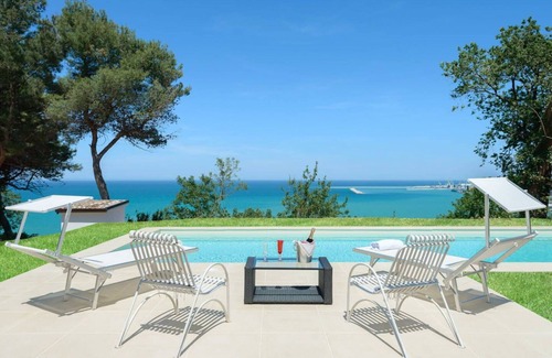 Palombina Nuova Villa | Beautiful private villa with A/C, WIFI, private pool, TV, terrace, pets allowed and panoramic view